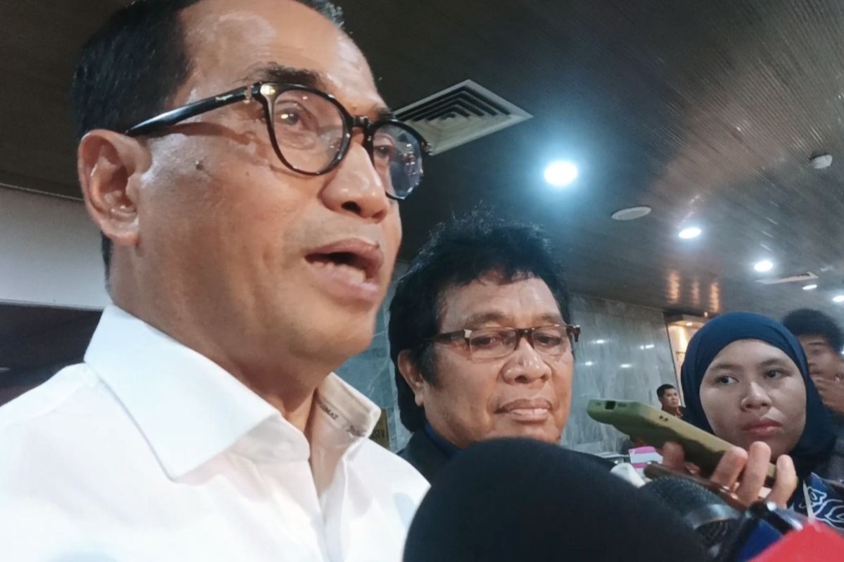 Menteri Perhubungan (Menhub) Budi Karya Sumadi usai rapat di Komisi V DPR RI, Senayan, Jakarta, Jumat (20/9/2024).